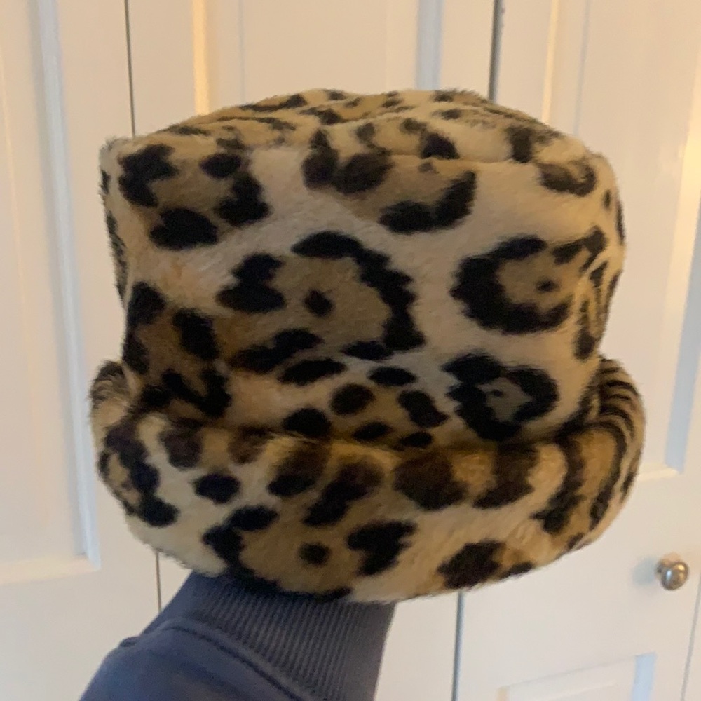 Vintage leopard bucket hat